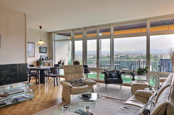 Superbe appartement en étage élevé avec piscine en viager occupé sans rente 1