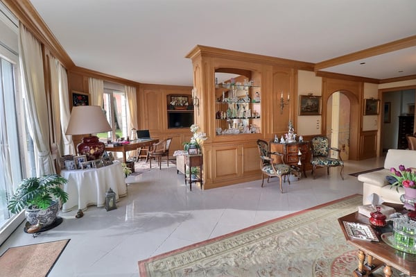 BIEN EXCEPTIONNEL!! Grand appartement en viager occupé sans rente. Vue Lac et Port privé. 1