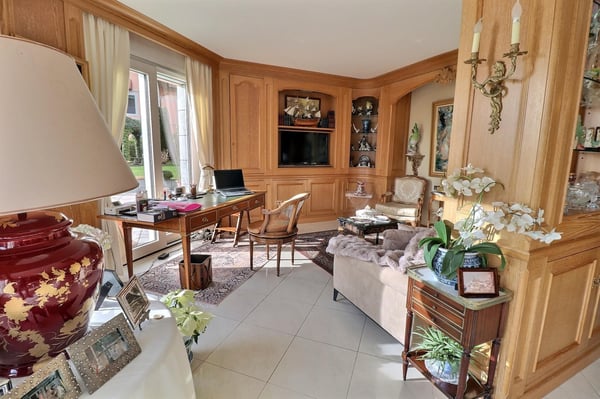 BIEN EXCEPTIONNEL!! Grand appartement en viager occupé sans rente. Vue Lac et Port privé. 2