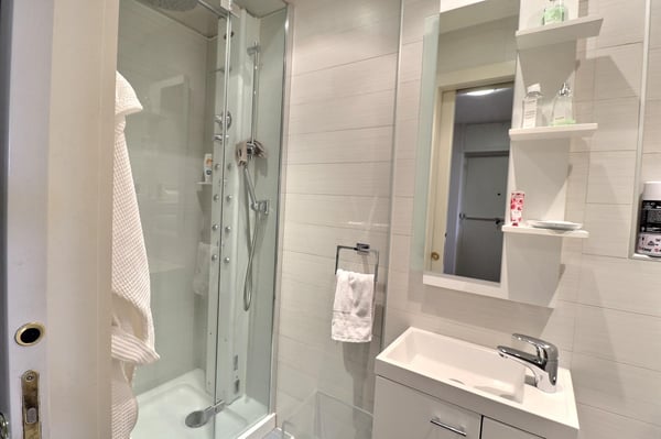 Superbe appartement en étage élevé avec piscine en viager occupé sans rente 11