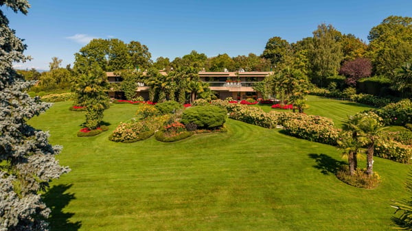 En exclusivité - Ensemble immobilier dans un écrin de verdure 8