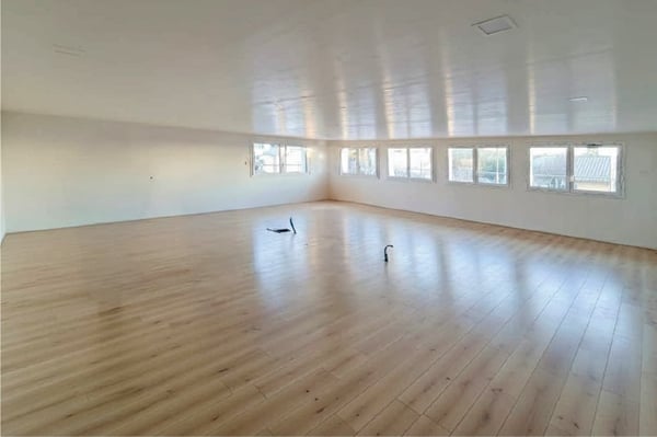 Bureau de 100 m2 au 1er étage d'un immeuble neuf 2