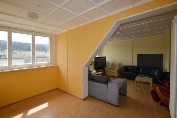 Immeuble locatif de 15 pièces au centre de Tramelan 12
