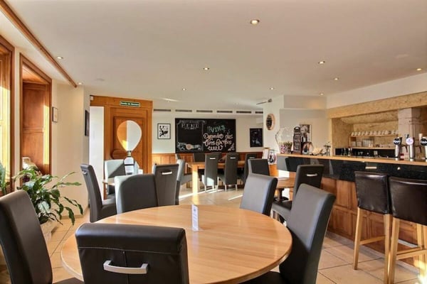 Restaurant 380 m2 au Sentier 7