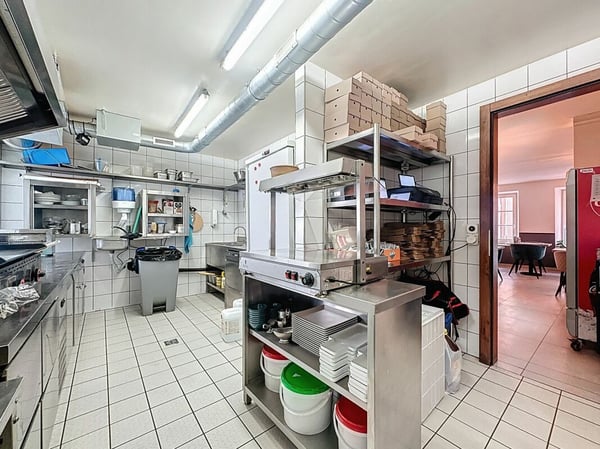 LOCAL COMMERCIAL EN PPE AVEC UN EMPLACEMENT IDÉAL 15