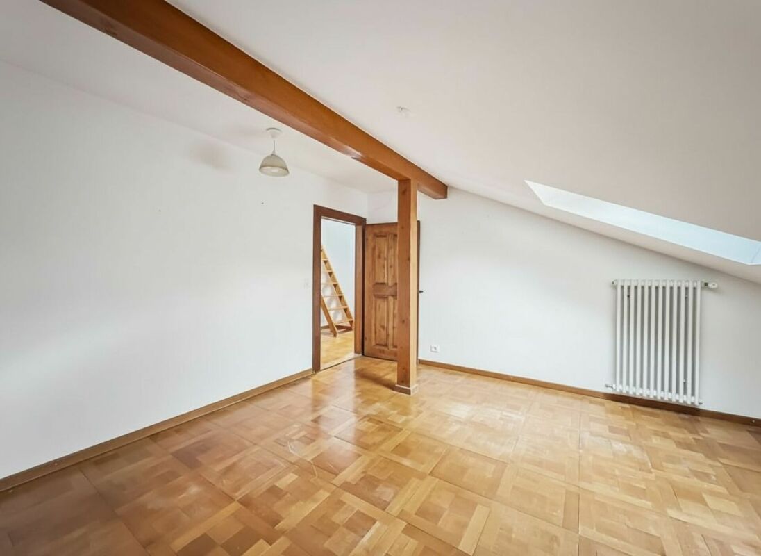 BELLE MAISON VIGNERONNE CONTIGUË EN TRIPLEX