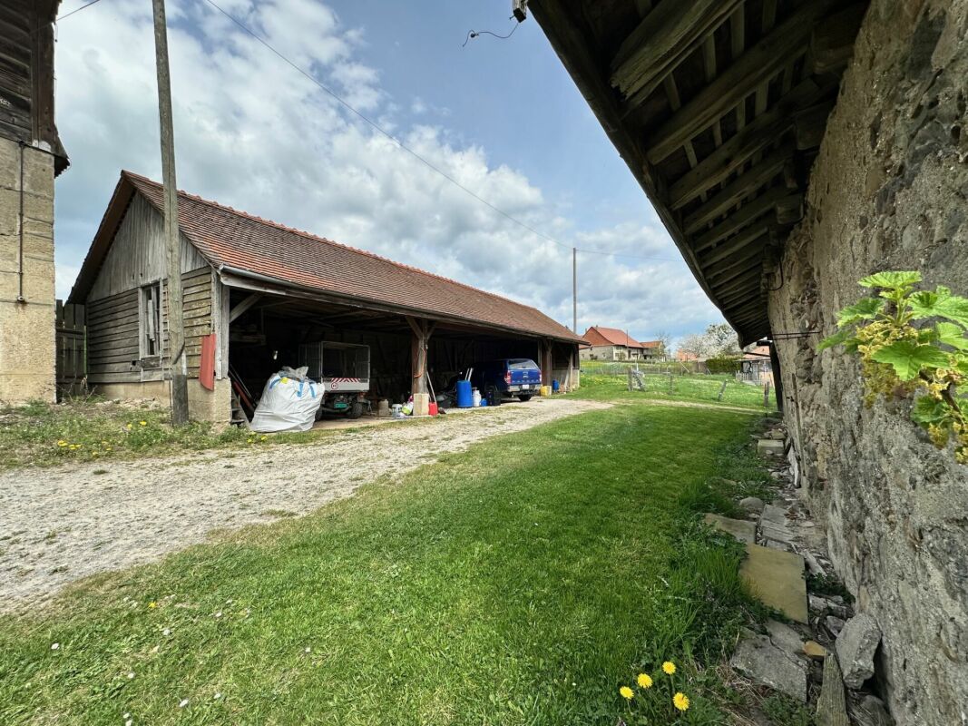 TERRAIN AVEC GRAND RURAL & COUVERT À TRANSFORMER EN HABITATION OU TOUT LE REZ POUR UNE ACTIVITÉ ET VOTRE HABITATION AU REZ SUPÉRIEUR, OU PLUSIEURS FAMILLES ?
