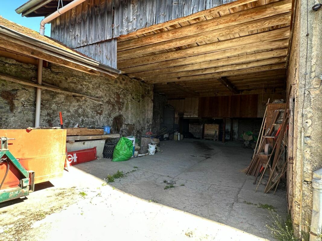 TERRAIN AVEC GRAND RURAL & COUVERT À TRANSFORMER EN HABITATION OU TOUT LE REZ POUR UNE ACTIVITÉ ET VOTRE HABITATION AU REZ SUPÉRIEUR, OU PLUSIEURS FAMILLES ?