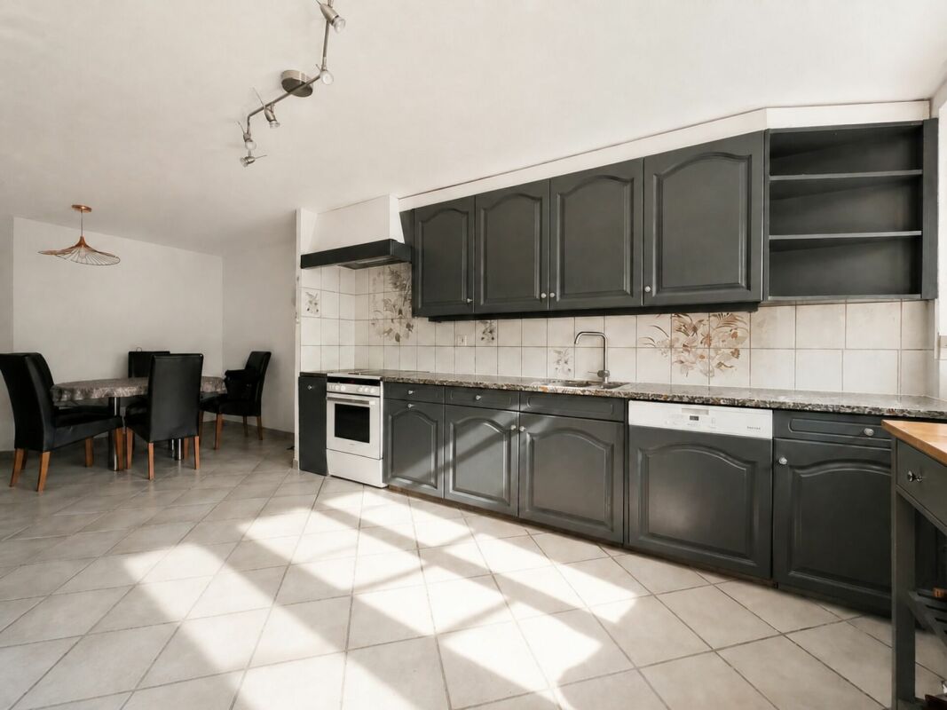 MAISON VILLAGEOISE CONTIGUË DE 2 APPARTEMENTS