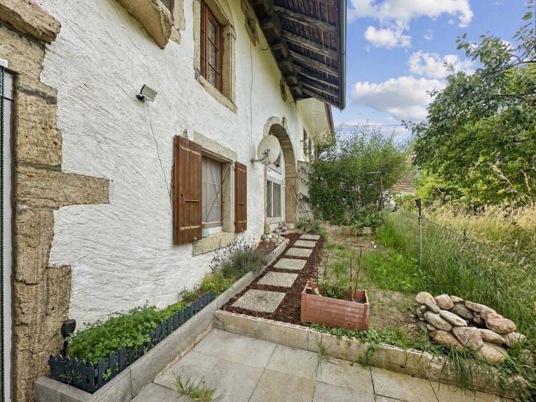 MAISON VILLAGEOISE CONTIGUË DE 2 APPARTEMENTS