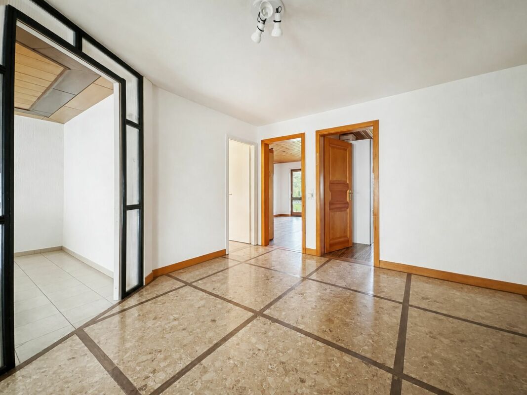 MAISON VILLAGEOISE CONTIGUË DE 2 APPARTEMENTS
