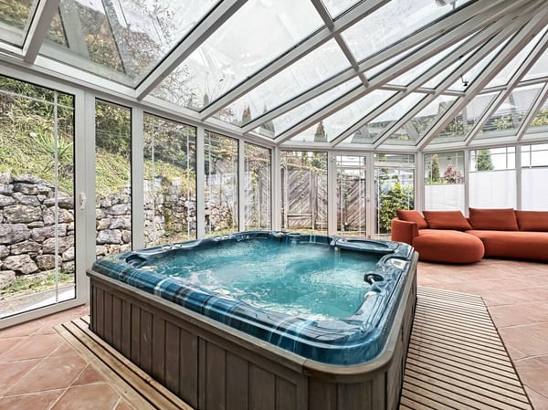 LUXUEUX APPARTEMENT AVEC VUE SUR LE LAC ET TOUT PROCHE DU PORT DE PLAISANCE 9
