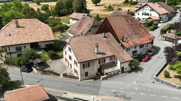 MAISON VILLAGEOISE MITOYENNE DE 2 APPARTEMENTS 21