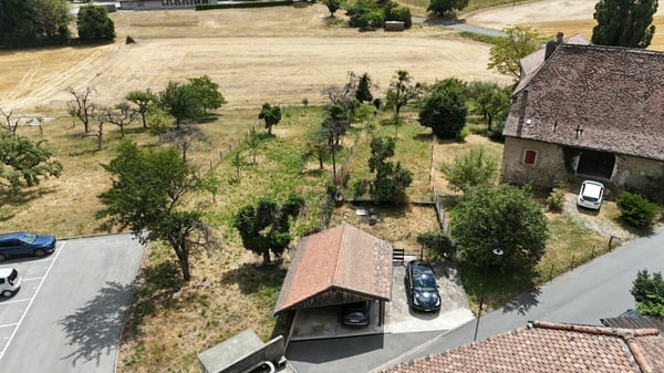 MAISON VILLAGEOISE MITOYENNE DE 2 APPARTEMENTS 22