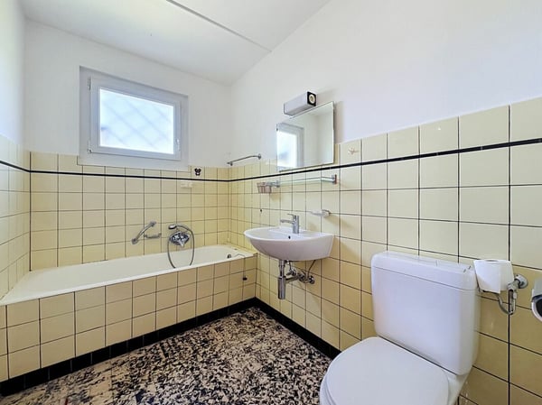 PETITE MAISON A RENOVER, EN BORDURE DE ZONE AGRICOLE 13