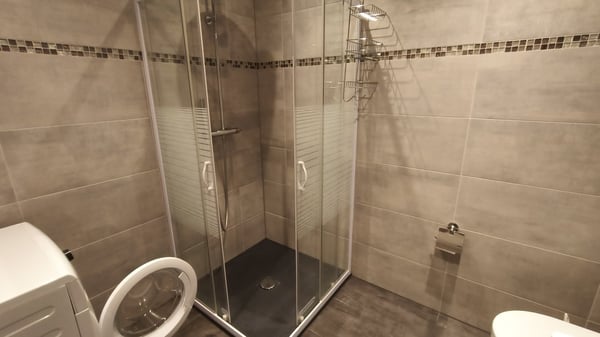 Volumineux espace subdivisible pour y vivre et y travailler 10