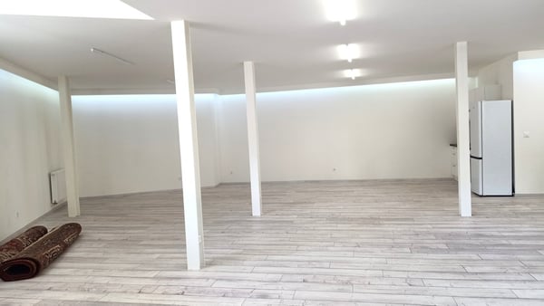 Volumineux espace subdivisible pour y vivre et y travailler 6