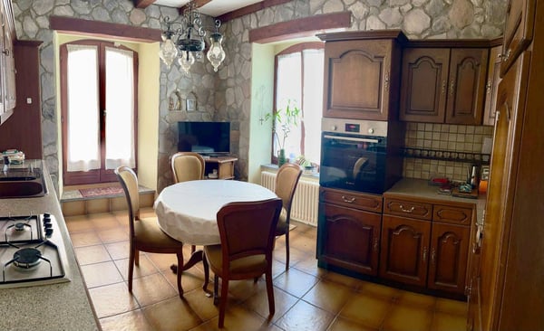 Jolie maison à rénover / transformer avec potentiel constructif additionnel 6