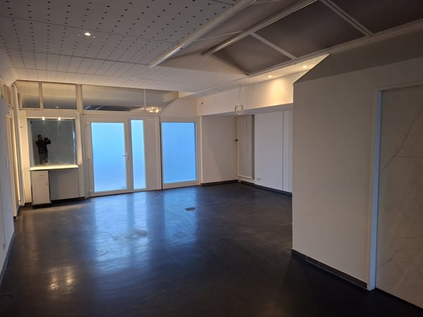 Magnifique local commercial d'environ 111 m2 7