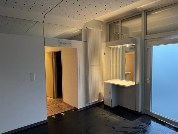 Magnifique local commercial d'environ 111 m2 14