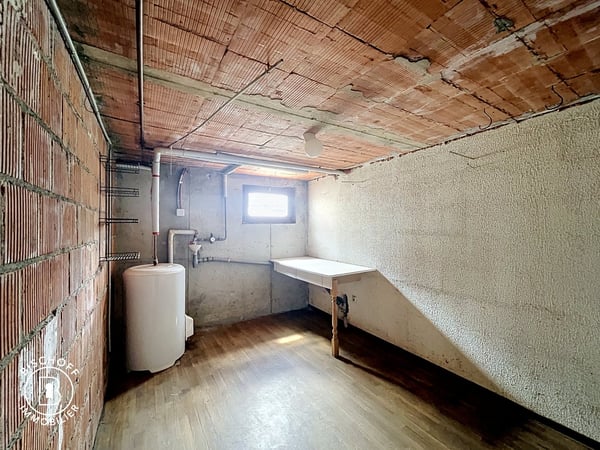 Charmantes Haus, das renovierungsbedürftig ist – sofort verfügbar 31