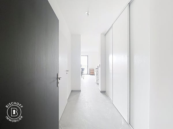 Moderne 1.5-Zimmer-Wohnung mit Stadtblick in Saint-Louis – sofort verfügbar! 9