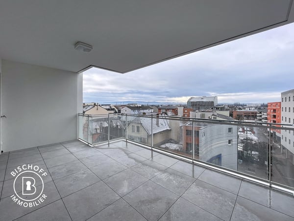 Moderne 3-Zimmer-Neubau-Wohnung mit Balkon und Stadtblick in Saint-Louis 1