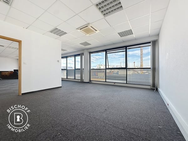 Moderne Bürofläche mit atemberaubendem Ausblick in Saint-Louis 3