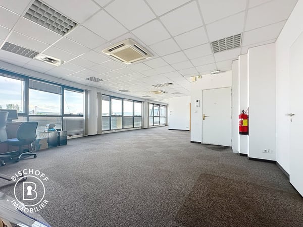 Moderne Bürofläche mit atemberaubendem Ausblick in Saint-Louis 2