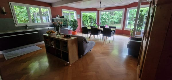 Belle propriété de 7 pces avec grands espaces de vie et superbe jardin 7