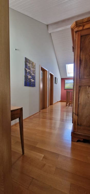 Belle propriété de 7 pces avec grands espaces de vie et superbe jardin 17
