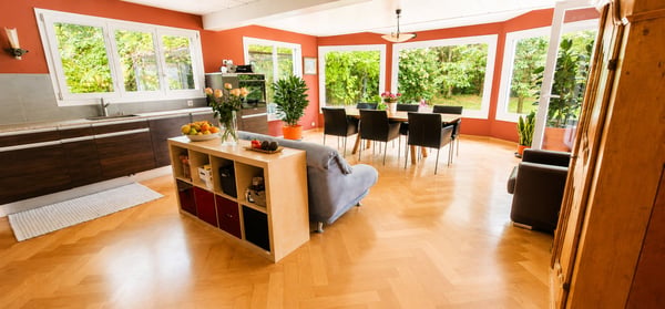 Belle propriété de 7 pces avec grands espaces de vie et superbe jardin 7