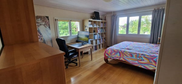Belle propriété de 7 pces avec grands espaces de vie et superbe jardin 18