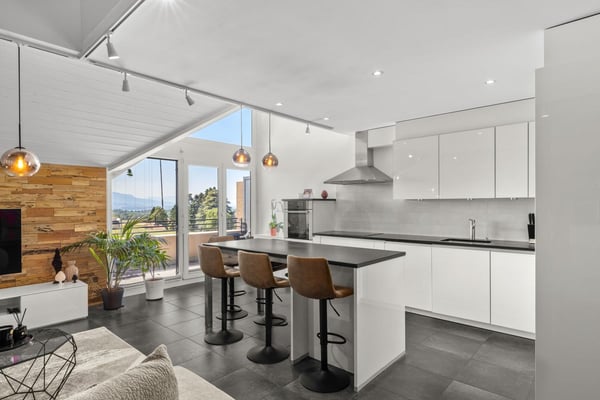 Élégance et confort pour cette attique en duplex 4,5 pièces avec vue sur le lac et les Alpes 10