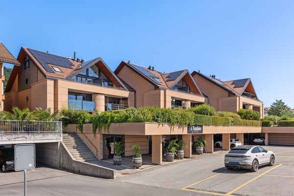Élégance et confort pour cette attique en duplex 4,5 pièces avec vue sur le lac et les Alpes 3
