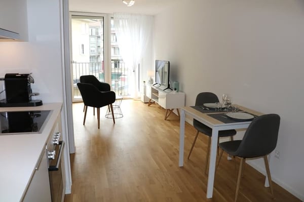 LIMITED OFFER! Light and modern studio - 20mins walk to train station 5