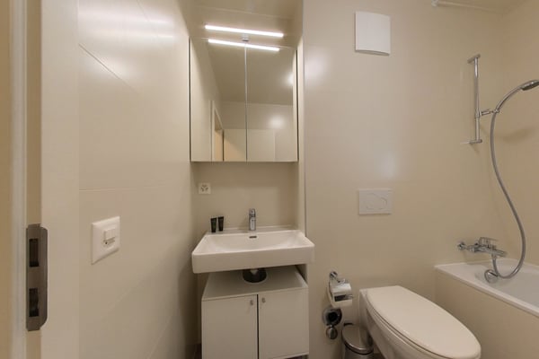 Bright 1 bedroom apartment with terrasse and parking lot, close to green spaces 6