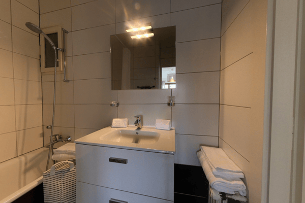 Furnished 2 bedroom apartment / Appartement meublé 2 chambres 10