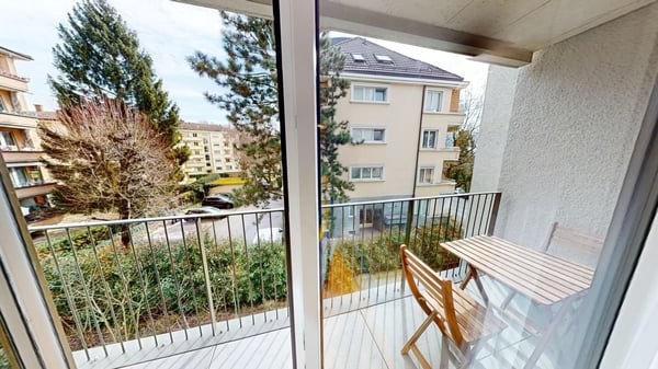 LIMITED OFFER! Central Lausanne Studio with Balcony - Easy Access to Train Station 3
