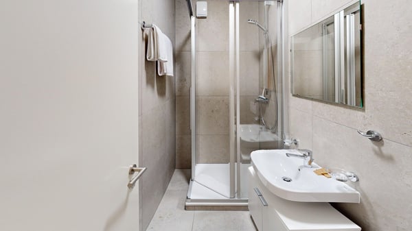 Spacious & Modern 1-Bed Apartment, 1 Bathrooms & Parking 5