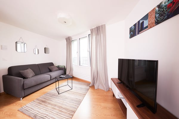 LIMITED OFFER! Rooftop Views & Central Location: 1-Bedroom Apartment in Lausanne 3
