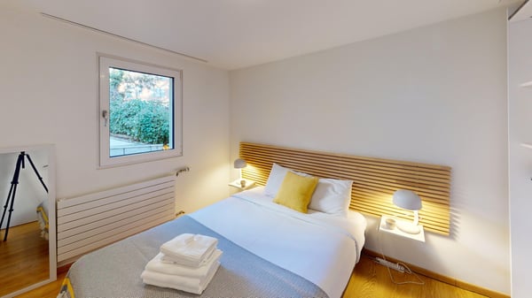 Rooftop Views & Central Location: 1-Bedroom Apartment in Lausanne