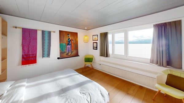 Charming 3 bedroom Lakeside House with Private Jetty - Buchillon! 16