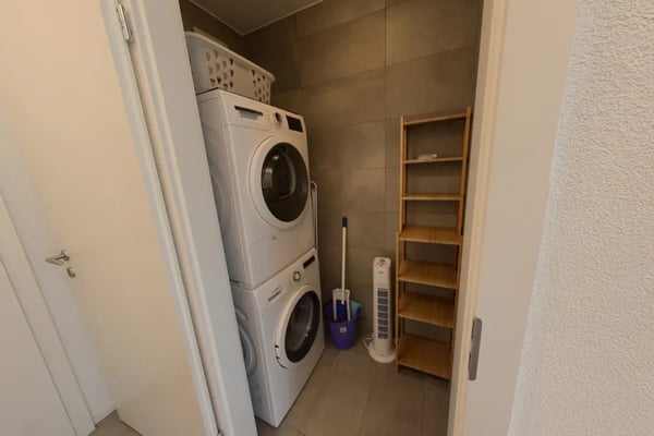 Spacious 2-Bed Apartment in Nyon with Private Garden & Parking! 7