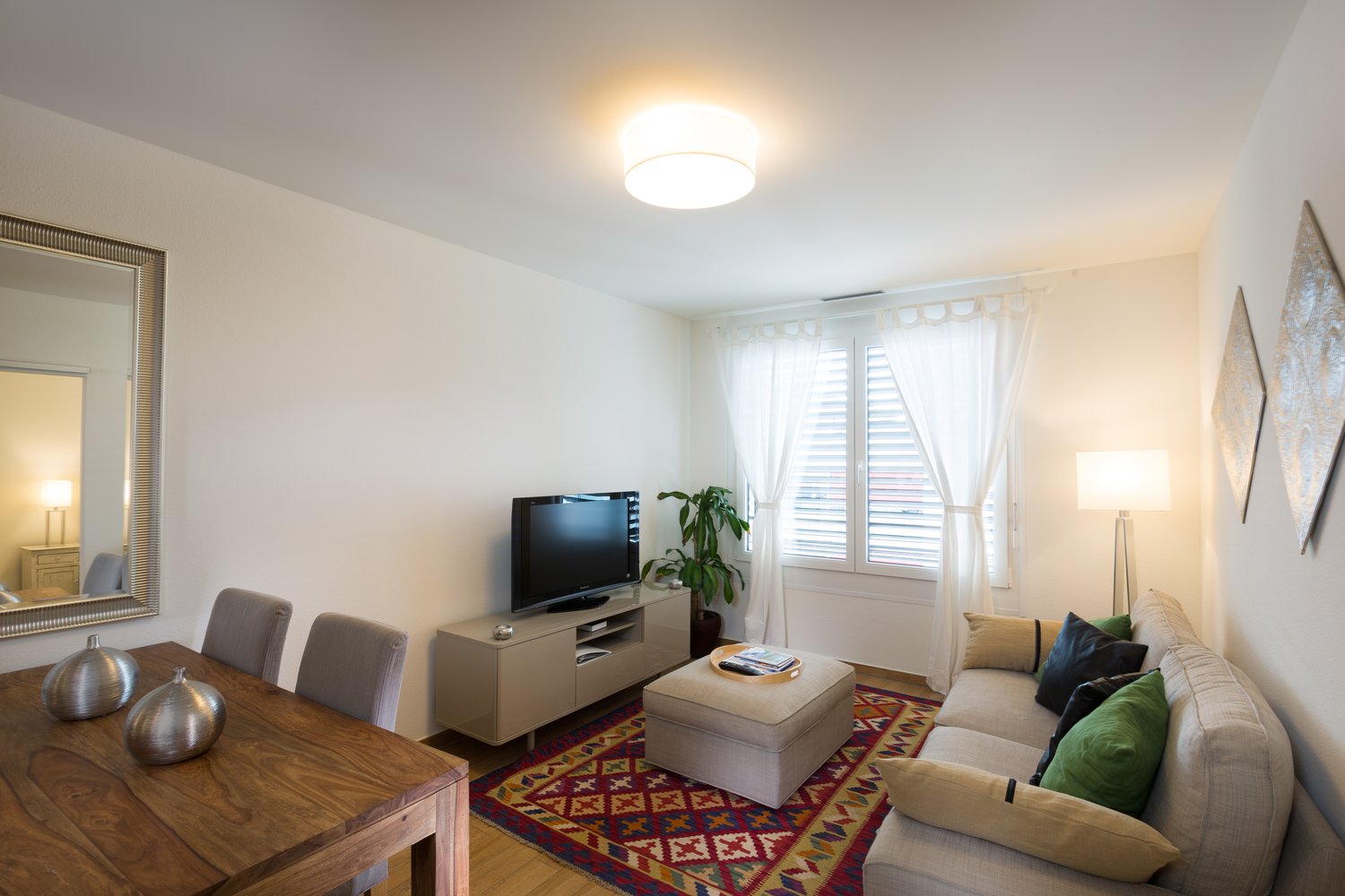 Bild 1 Bedroom Apartment in Nyon with Balcony & Parking.