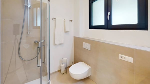 Well-Connected 1-Bedroom Apartment in Zurich 7