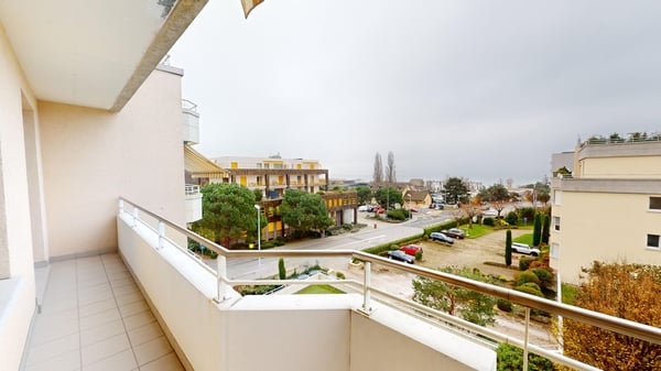 Spacious 2-Bed,2 Bath Apartment with Parking, Balcony and Lake View! 8