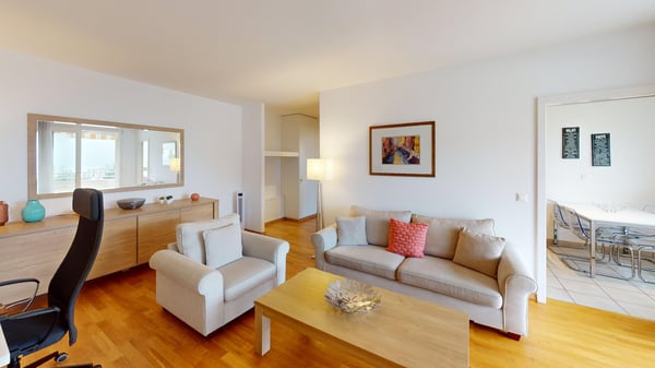 Spacious 2-Bed,2 Bath Apartment with Parking, Balcony and Lake View! 6