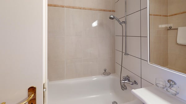 Spacious 2-Bed,2 Bath Apartment with Parking, Balcony and Lake View! 14