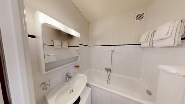 Charming furnished studio with balcony in Geneva Plainpalais 8